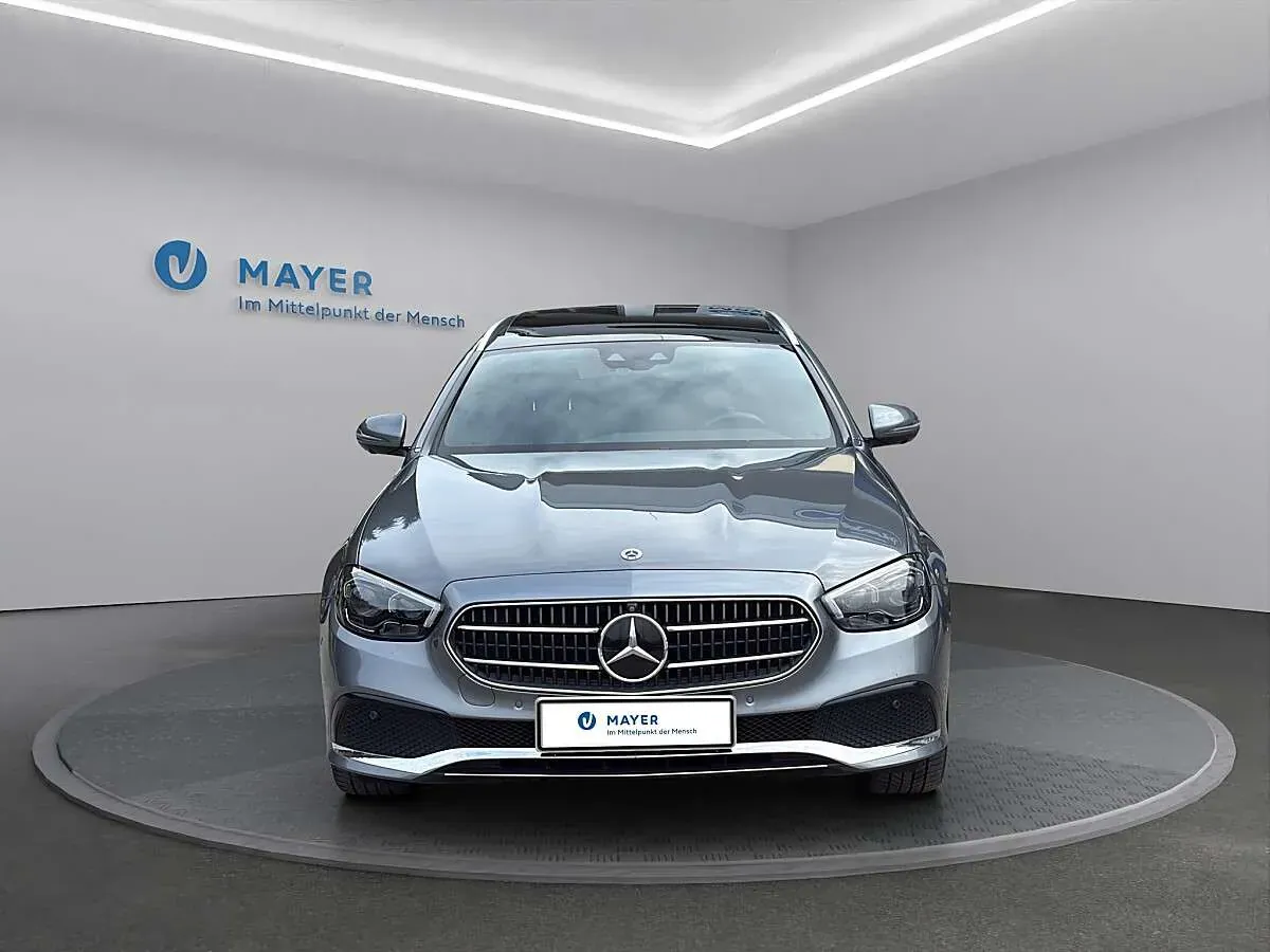 Mercedes-Benz E-Class 2022 photo 3
