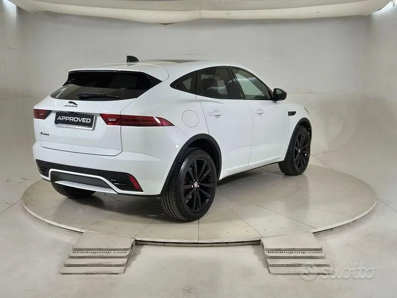 Jaguar E-Pace 2022 photo 2