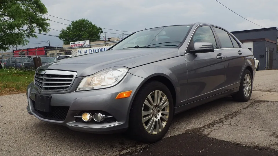 Mercedes-Benz C-Class 2012 photo 2