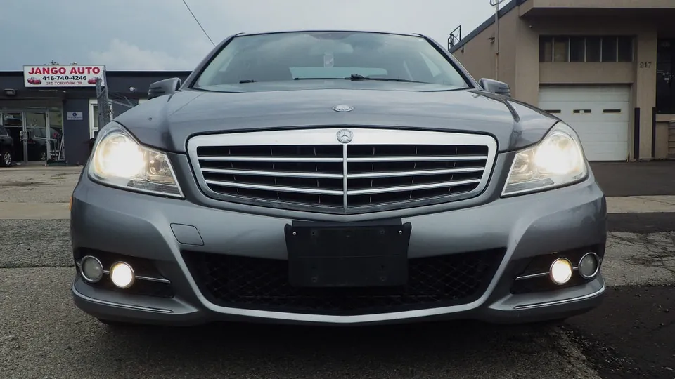 Mercedes-Benz C-Class 2012 photo 4