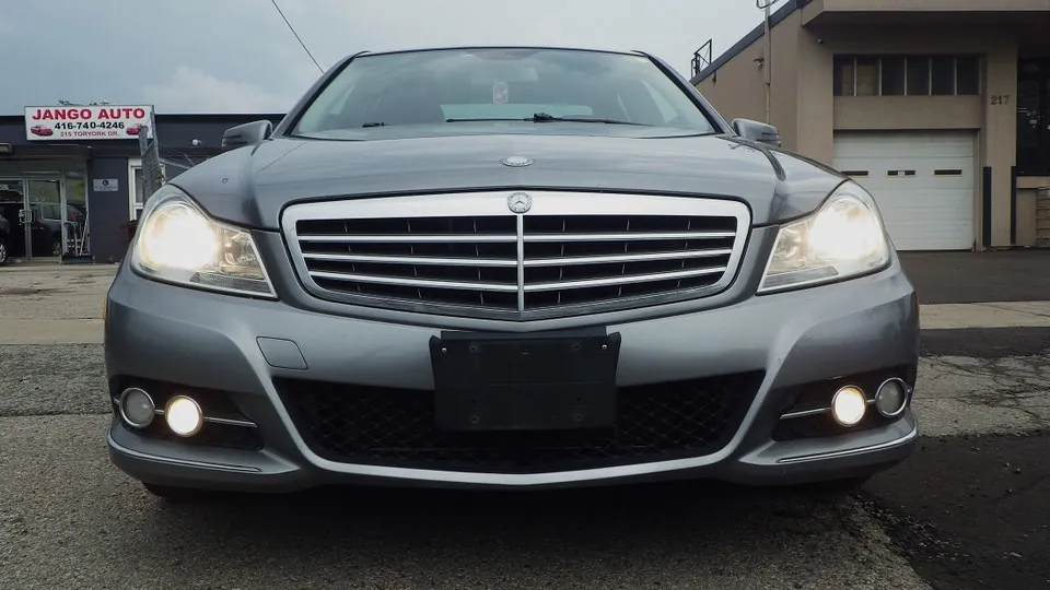 Mercedes-Benz C-Class 2012 photo 3