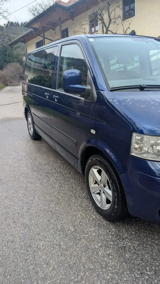 Volkswagen Multivan 2009 photo 2