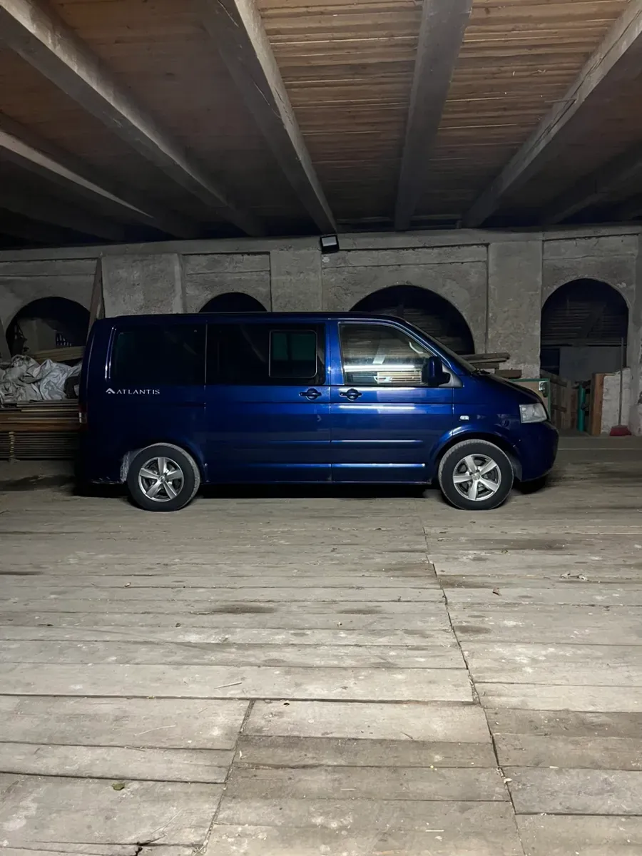 Volkswagen Multivan 2009 photo 3