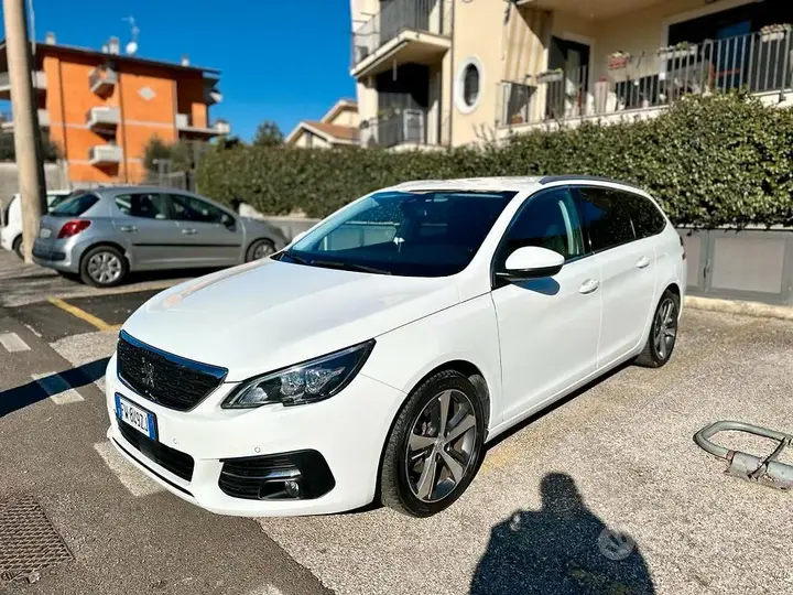 Peugeot 308 2019 photo 2