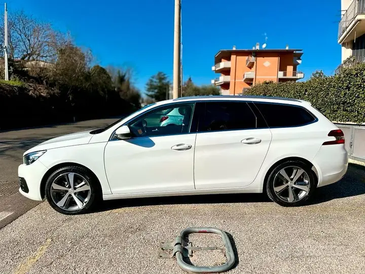 Peugeot 308 2019 photo 4
