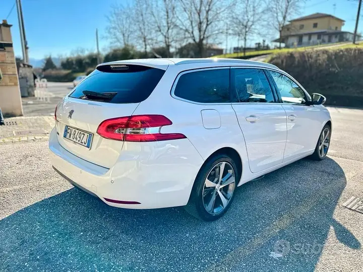 Peugeot 308 2019 photo 3