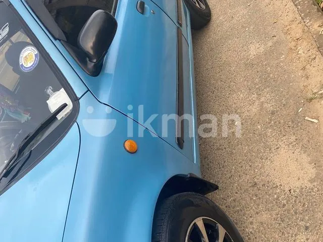 Nissan March 1994 photo 5