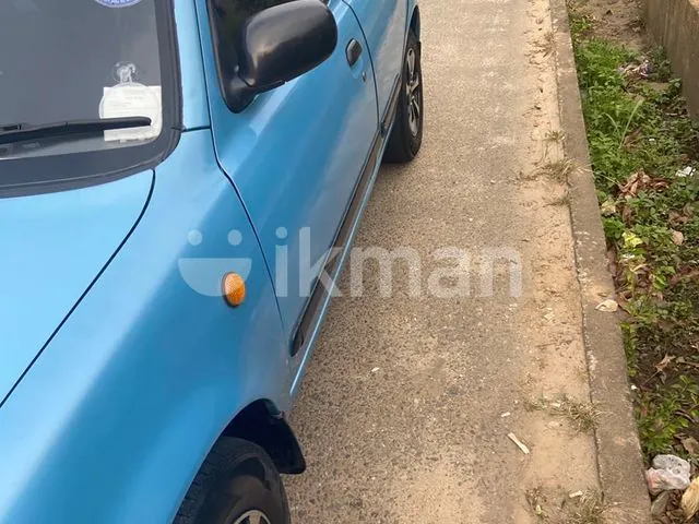 Nissan March 1994 photo 3