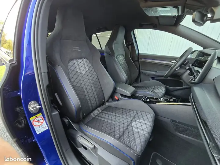 Volkswagen Golf 2025 photo 3