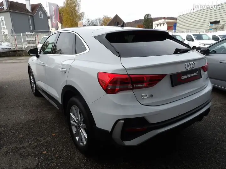 Audi Q3 2022 photo 2