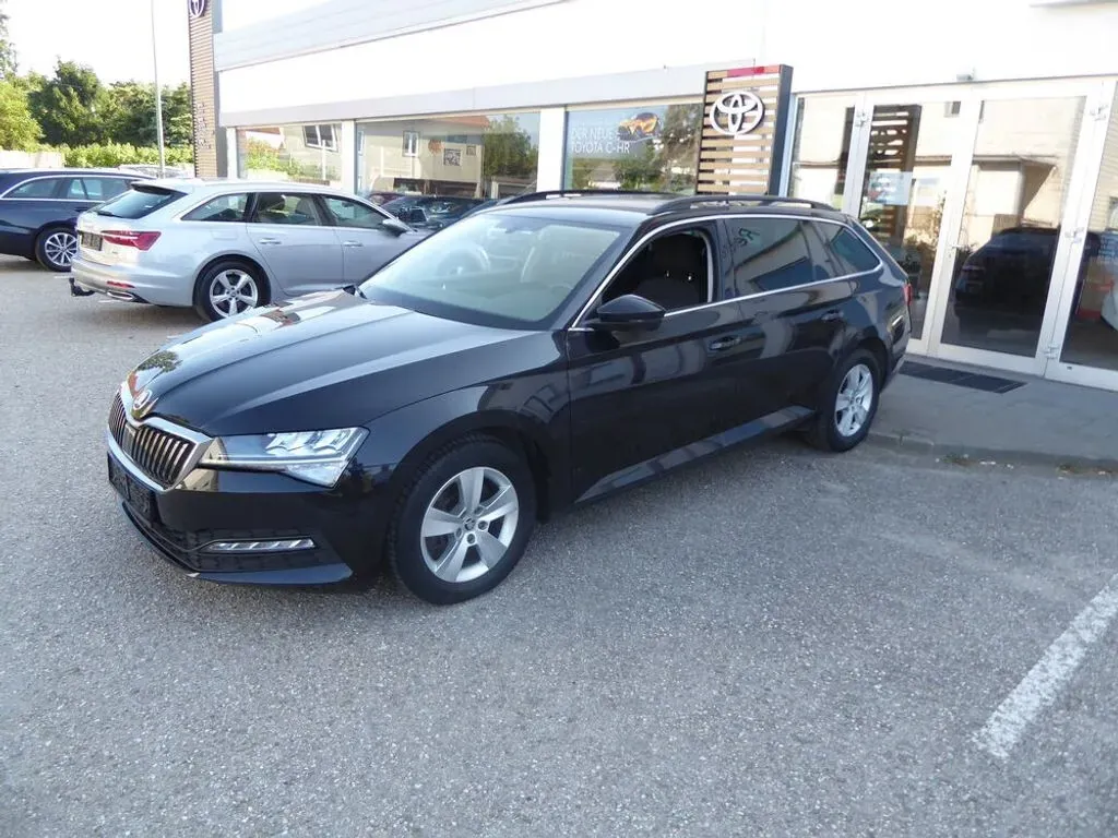Skoda Superb 2021 photo 2