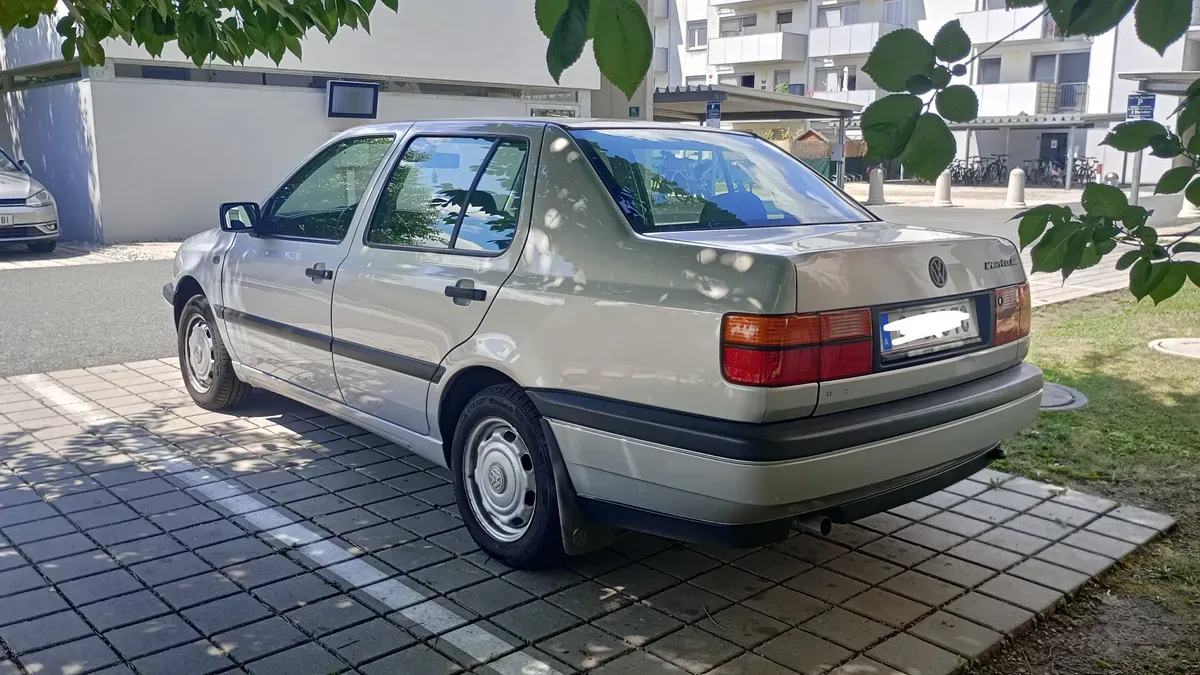Volkswagen Vento 1993 photo 3