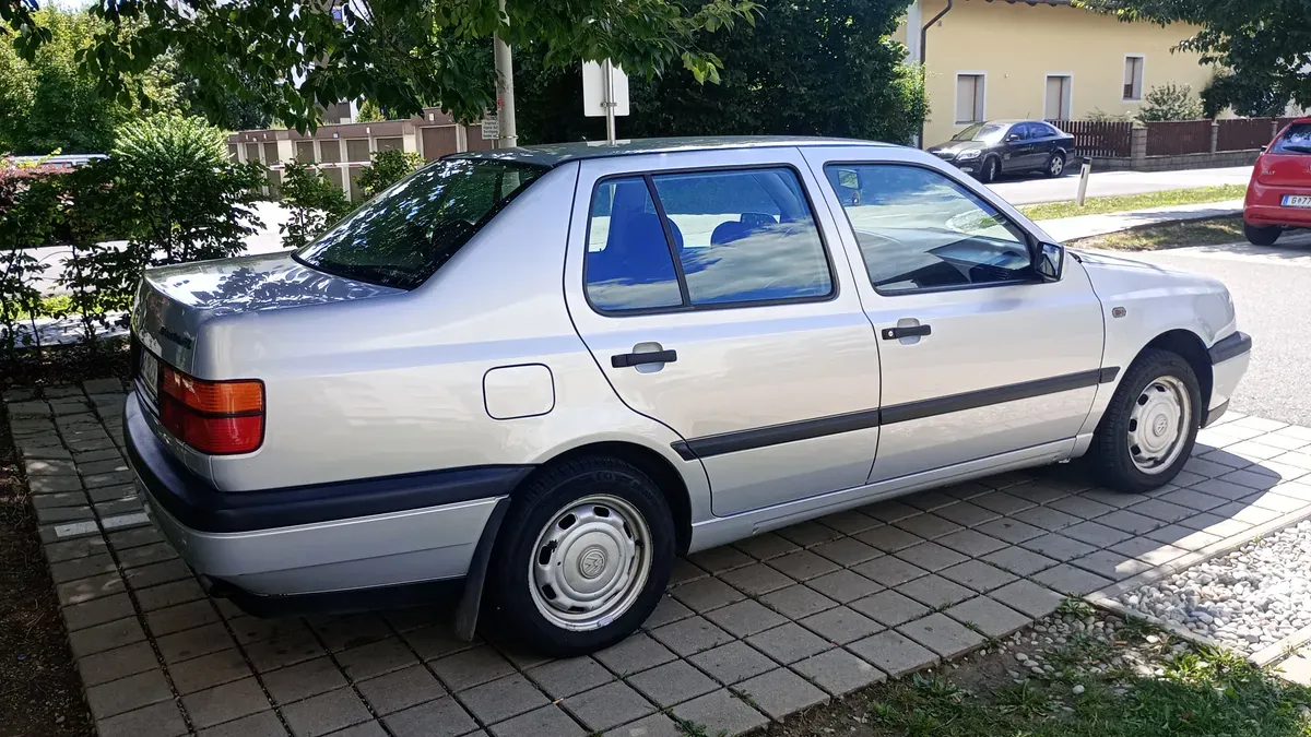 Volkswagen Vento 1993 photo 2