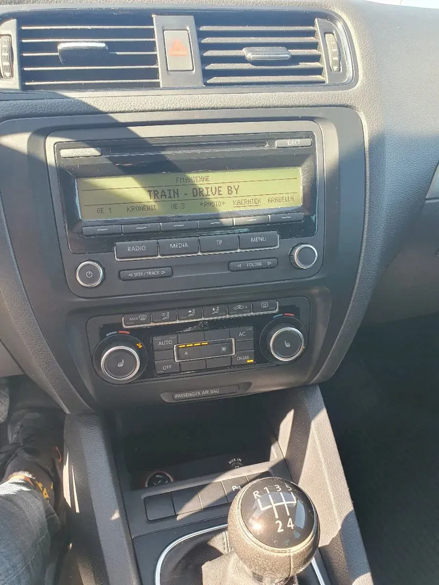 Volkswagen Jetta 2011 photo 2