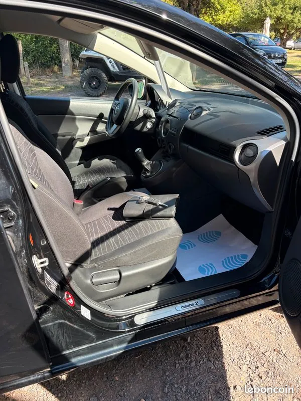 Mazda 2 2009 photo 5