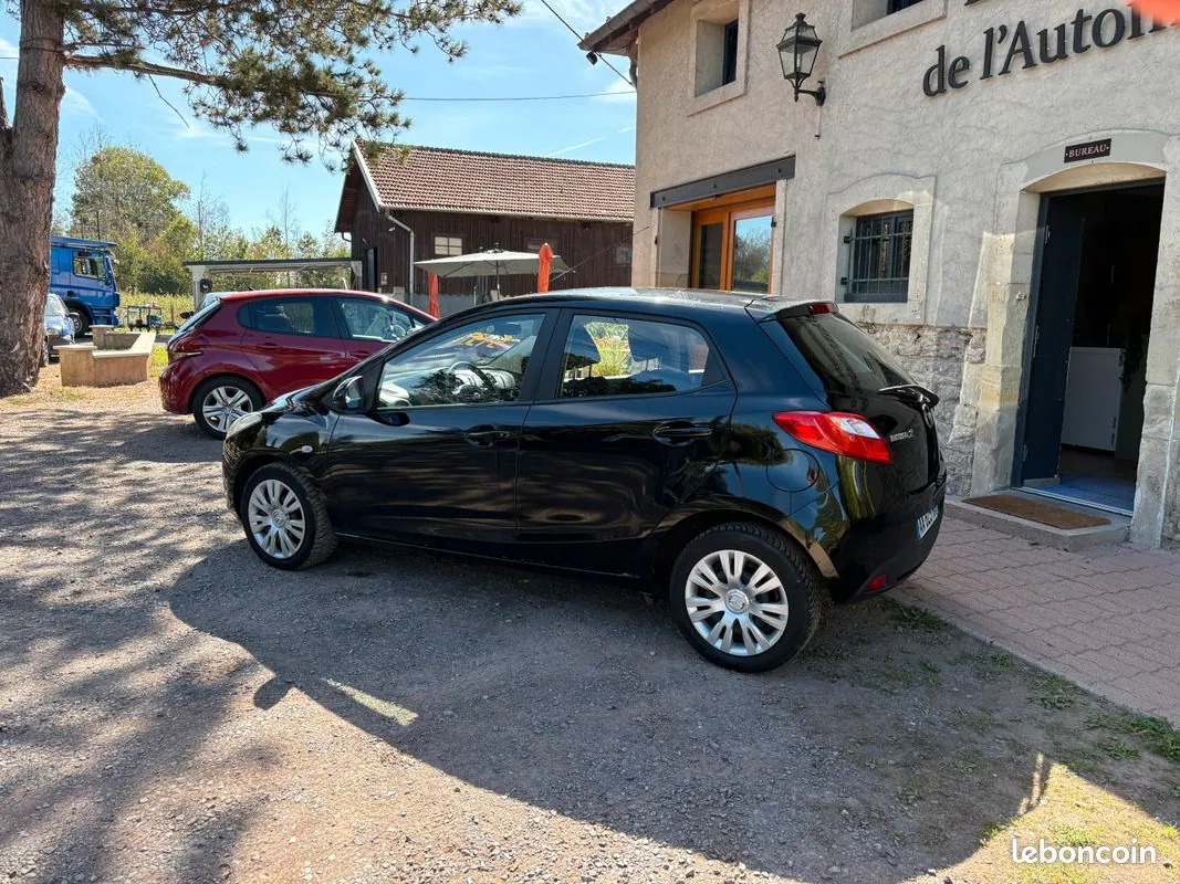 Mazda 2 2009 photo 4