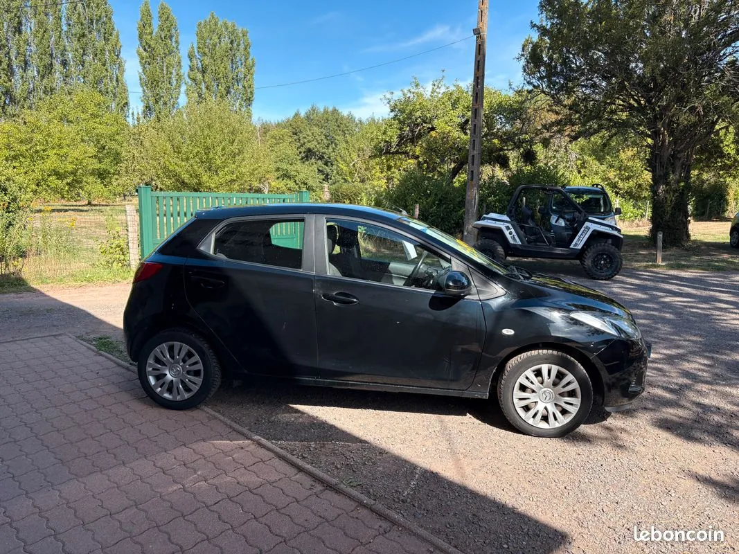 Mazda 2 2009 photo 2