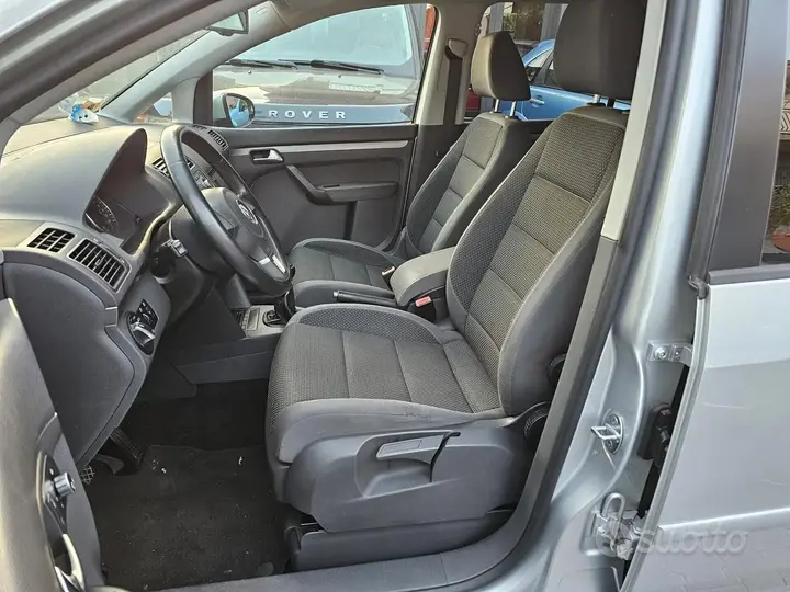 Volkswagen Touran 2012 photo 5