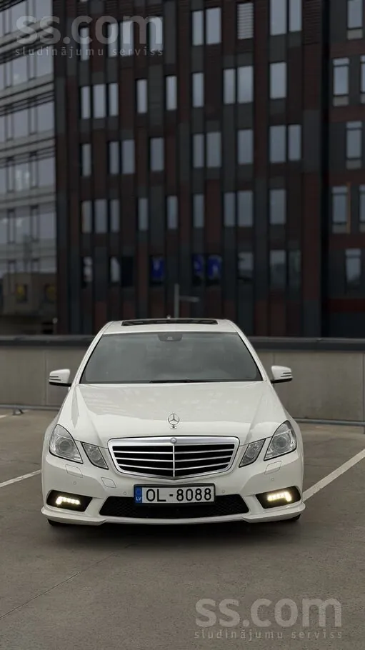Mercedes-Benz E250 2011 photo 2