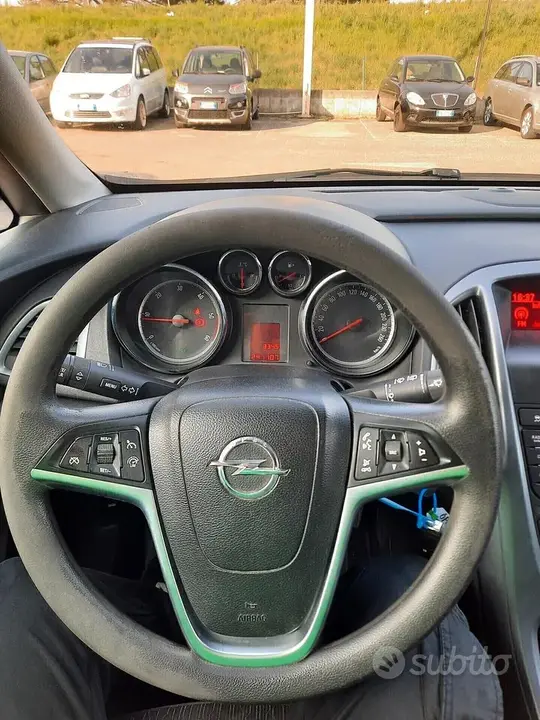 Opel Astra 2013 photo 3