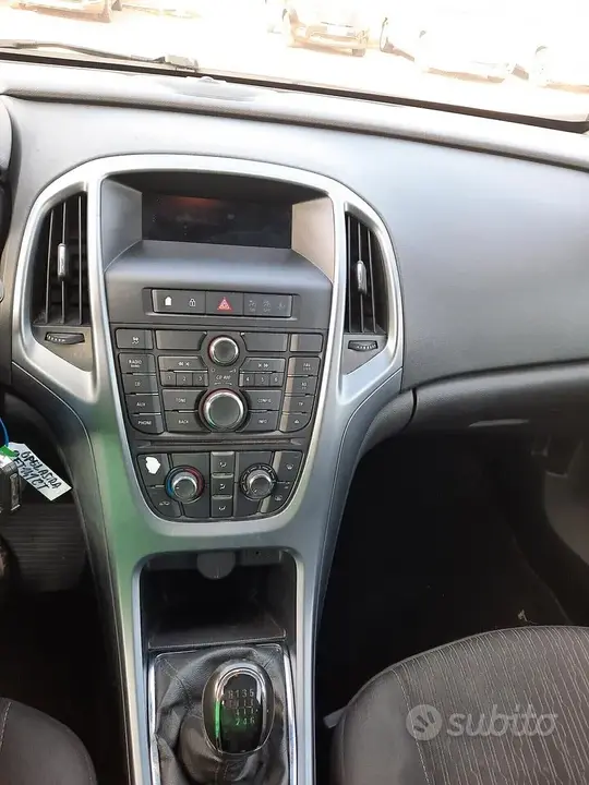 Opel Astra 2013 photo 5