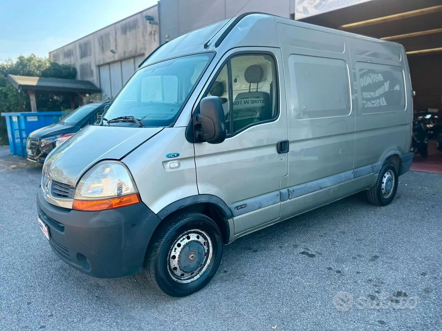 Renault Master 2010 photo 2