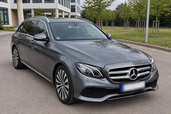 Mercedes-Benz E220D