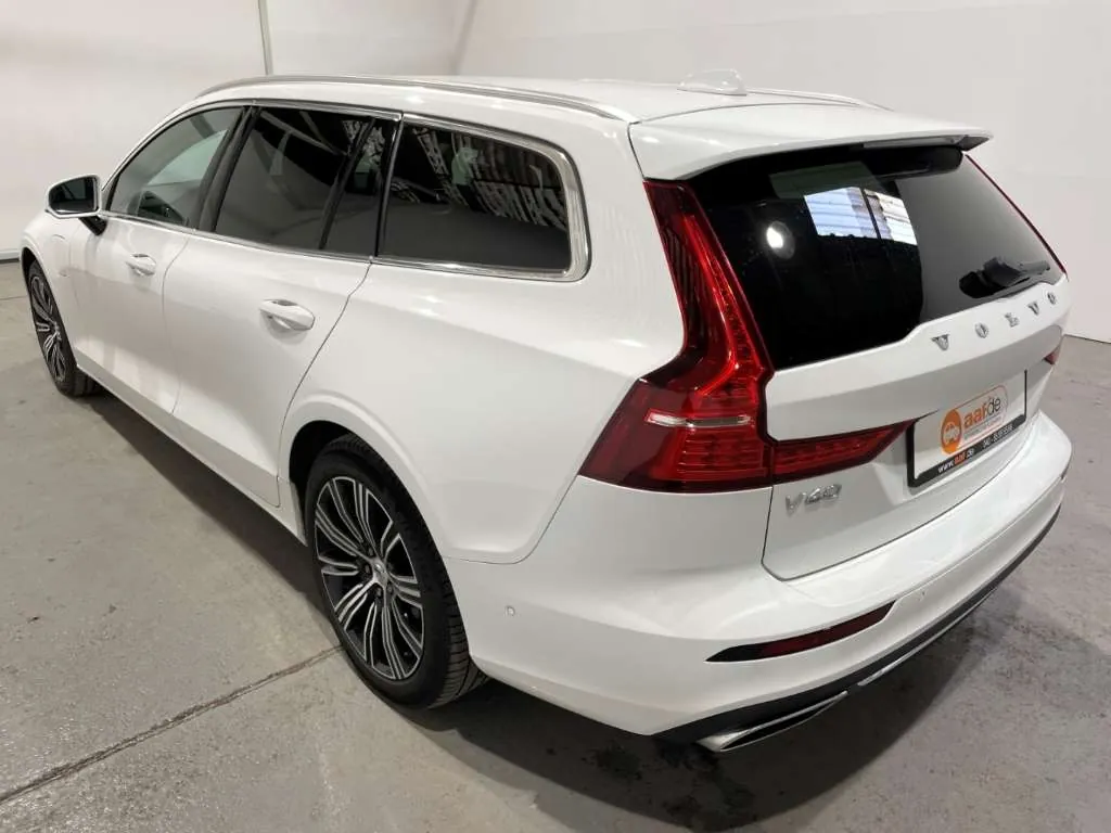 Volvo V60 2021 photo 2