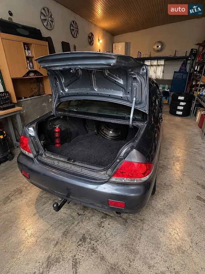 Mitsubishi Lancer 2004 photo 5