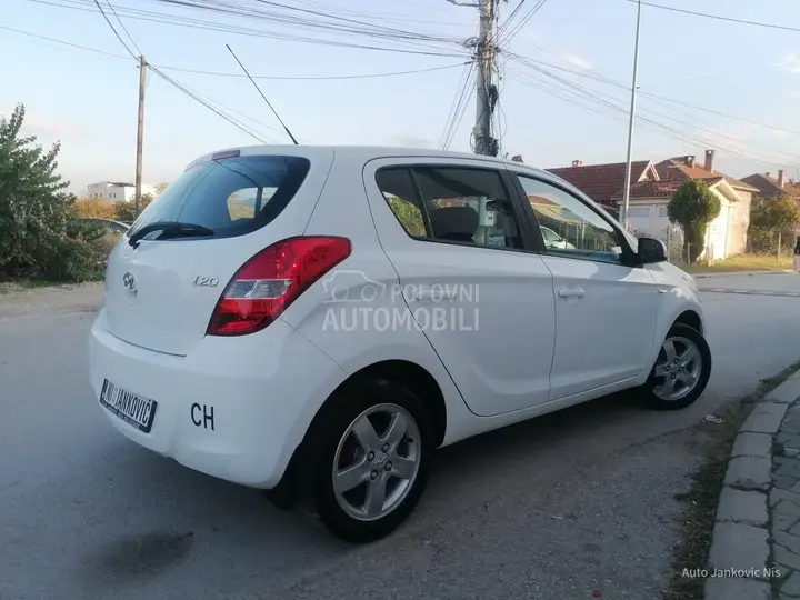 Hyundai I20 2011 photo 2