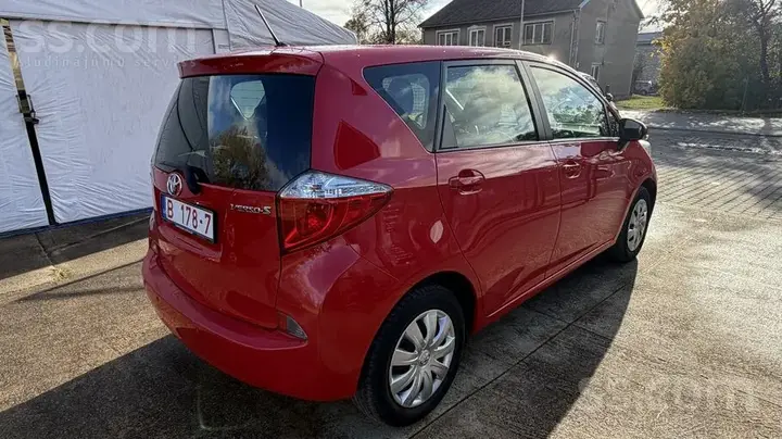 Toyota Verso-S 2014 photo 5