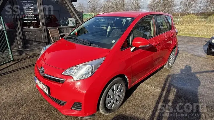 Toyota Verso-S 2014 photo 3