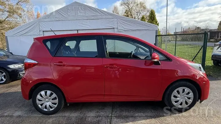 Toyota Verso-S 2014 photo 2