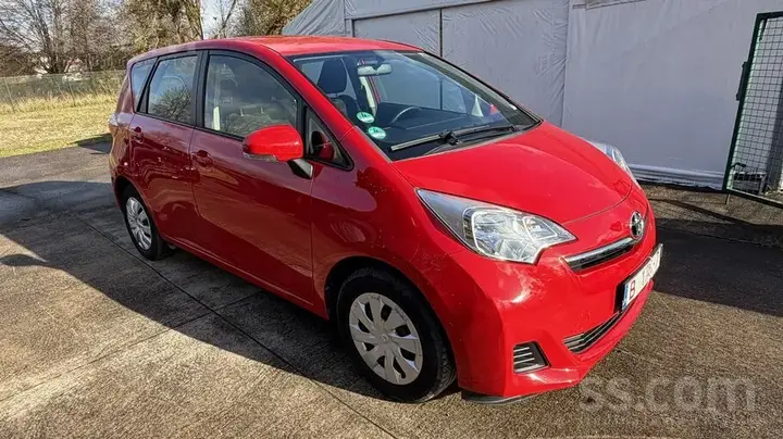 Toyota Verso-S 2014 photo 4