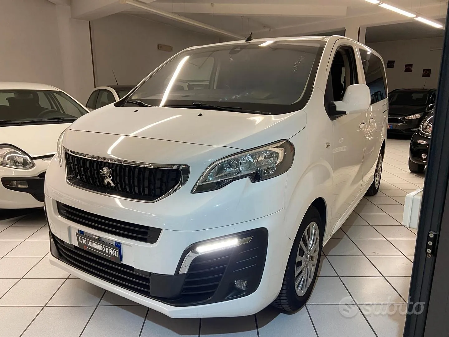 Peugeot Traveller 2018 photo 2