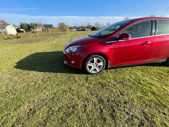 Ford Focus 2012 photo 2
