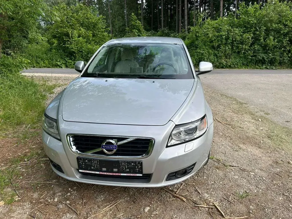 Volvo V50 2011 photo 2