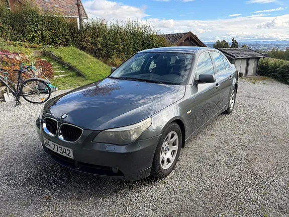 BMW 520I