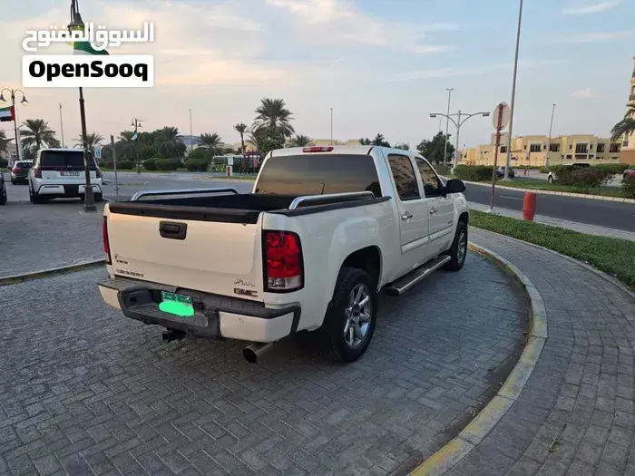 GMC Sierra 2013 photo 2