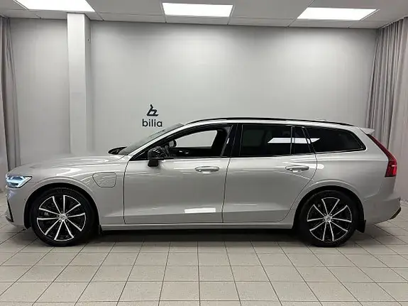 Volvo V60 2025 photo 2