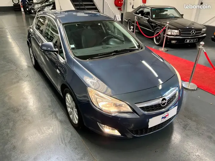 Opel Astra 2011 photo 5