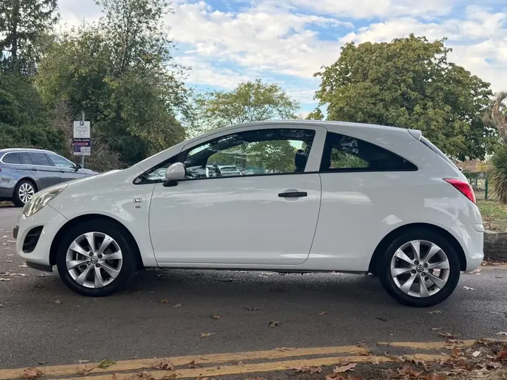 Vauxhall Corsa 2013 photo 3