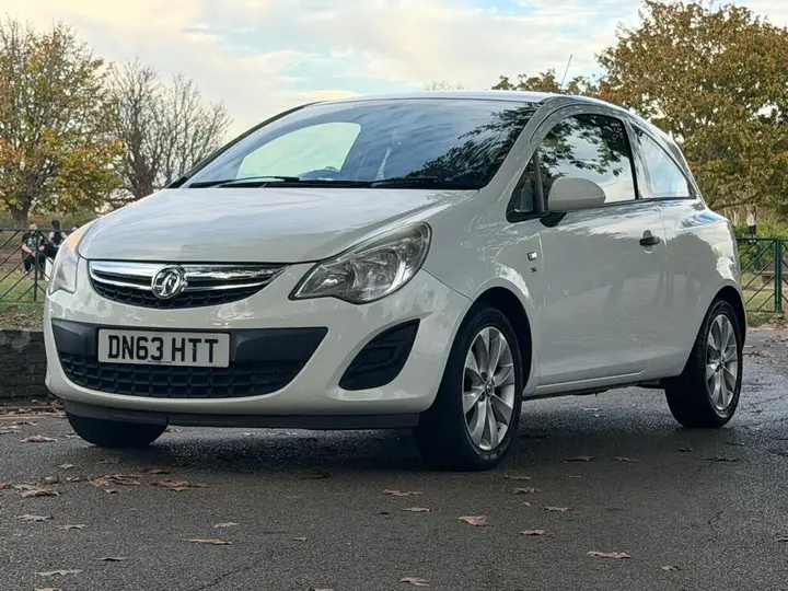 Vauxhall Corsa 2013 photo 2