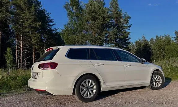 Volkswagen Passat 2021 photo 2