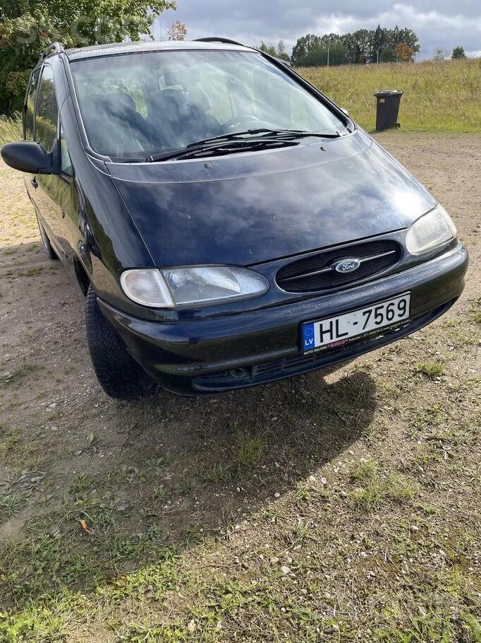 Ford Galaxy 2000 photo 2