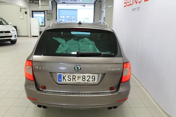 Skoda Superb 2011 photo 5