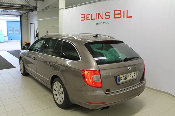 Skoda Superb 2011 photo 4