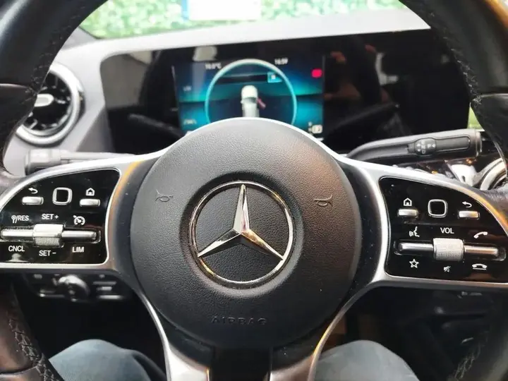 Mercedes-Benz B 200