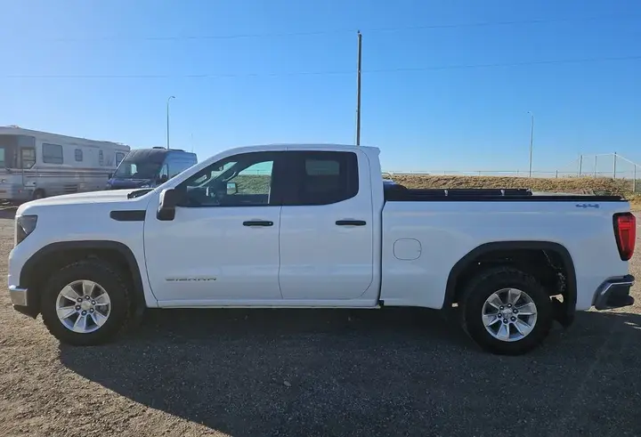 GMC Sierra 1500 2023 photo 2