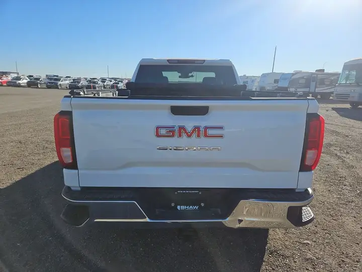 GMC Sierra 1500 2023 photo 3